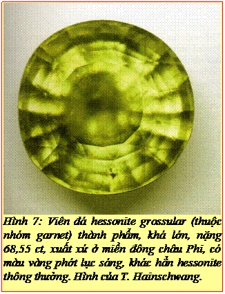 Text Box: Hình 7: Viên đá hessonite grossular (thuộc nhóm garnet) thành phẩm, khá lớn, nặng 68,55 ct, xuất xứ ở miền đông châu Phi, có màu vàng phớt lục sáng, khác hẳn hessonite thông thường. Hình của T. Hainschwang. 