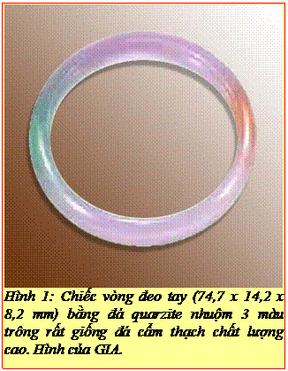 Text Box: Hình 1: Chiếc vòng đeo tay (74,7 x 14,2 x 8,2 mm) bằng đá quarzite nhuộm 3 màu trông rất giống đá cẩm thạch chất lượng cao. Hình của GIA. 
